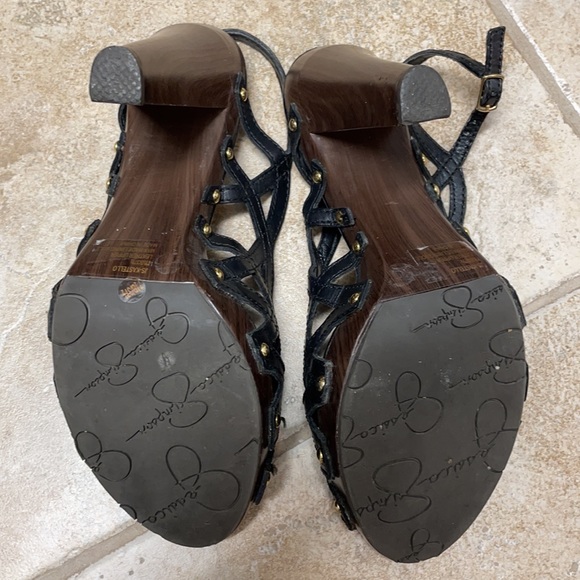 Sandal - Picture 2 of 7